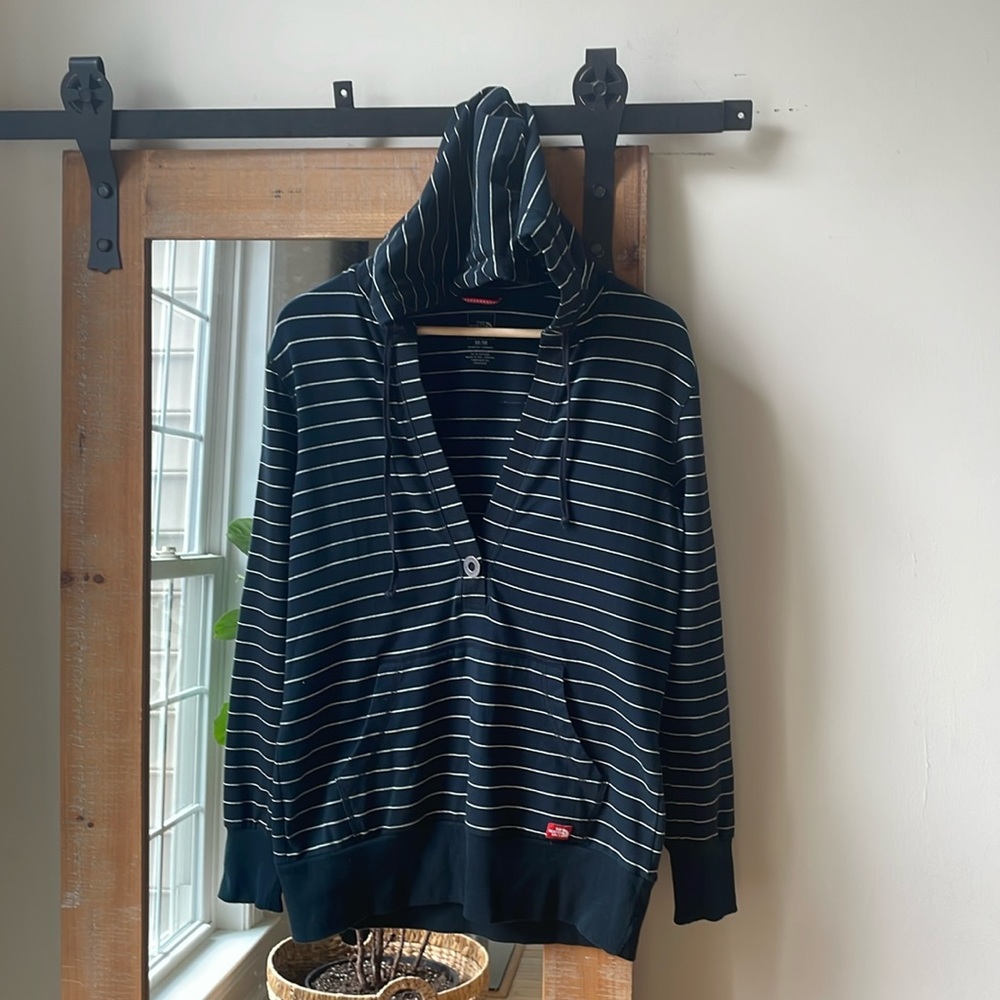 The North Face Deep V Pullover Lightweight Hoodie Size M